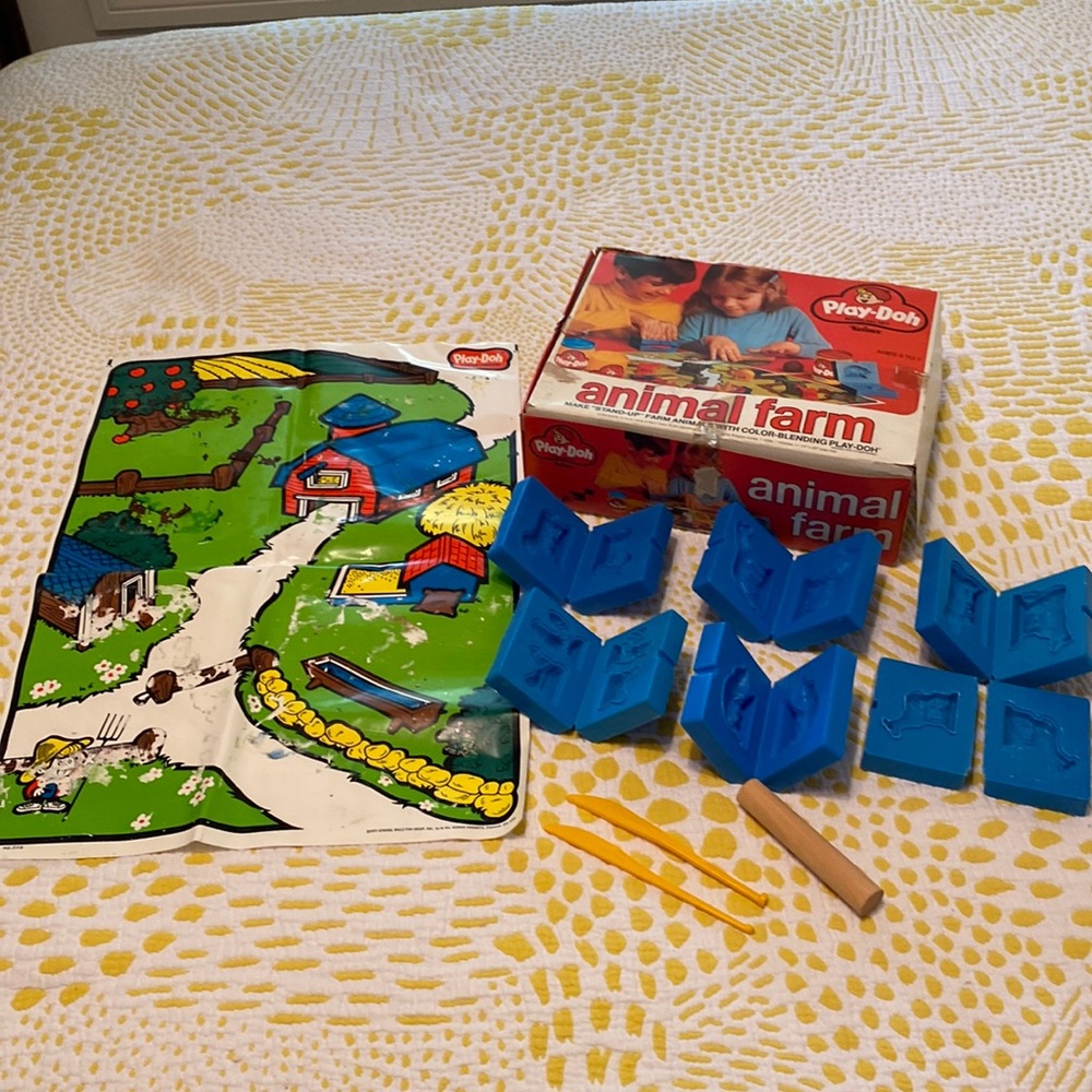 Vintage Animal Farm Play-Doh Modeling Set by Kenner with original box